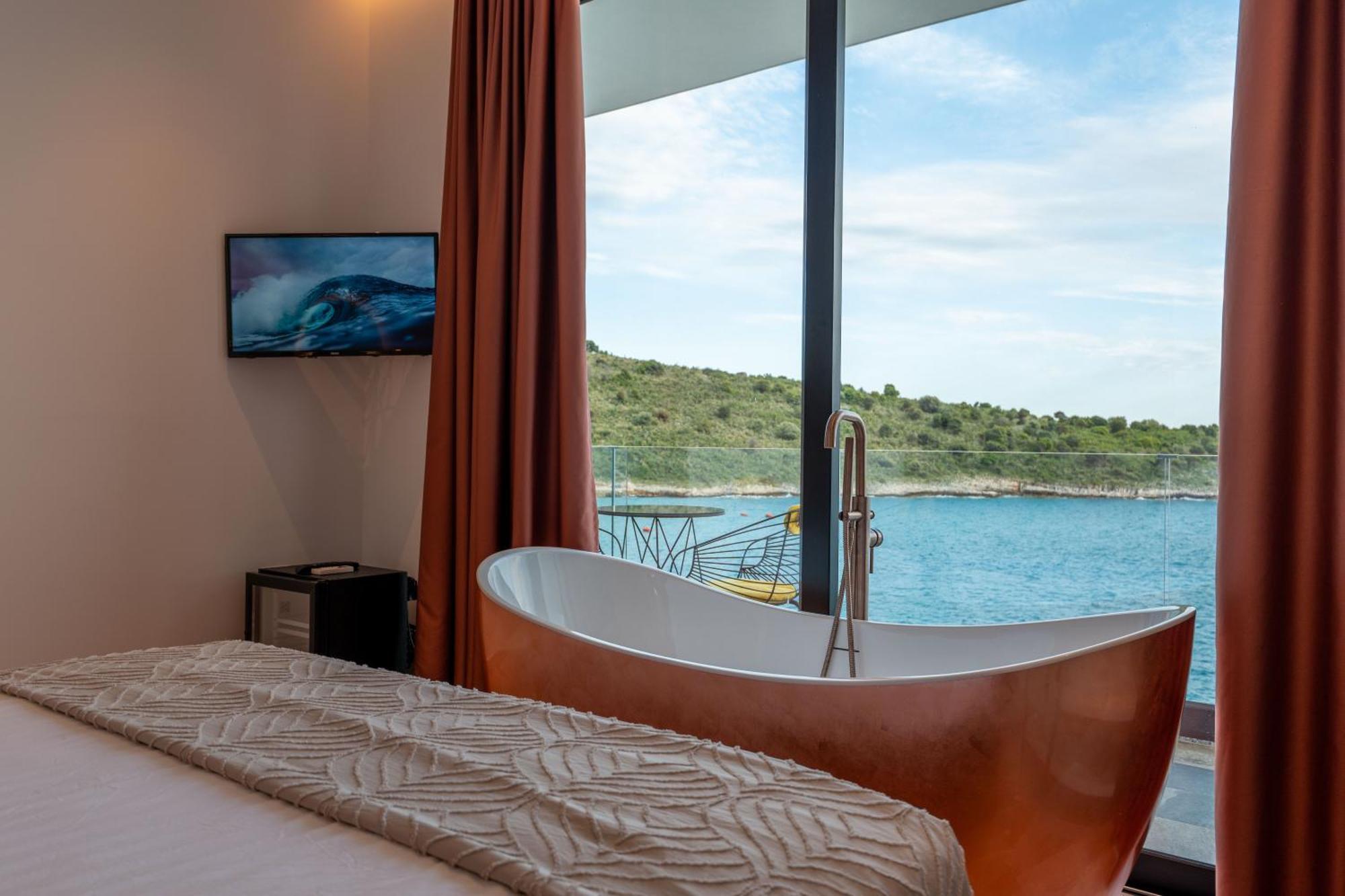 Siro Kerma Private Sarande